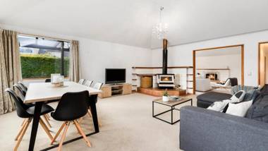 Cherry Lodge - Wanaka Holiday Home