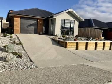 Aubrey Views - Wanaka Holiday Home