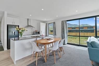 Aubrey Views - Wanaka Holiday Home