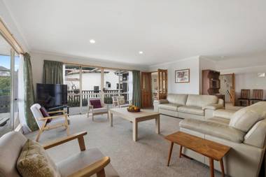 Scaife Place Lodge - Wanaka Holiday Home