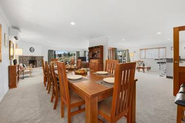 Scaife Place Lodge - Wanaka Holiday Home
