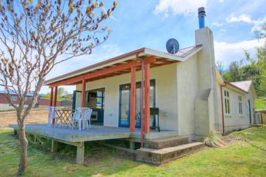The Lakefront Gem - Wanaka Holiday Home