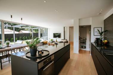 Eely On Point - Sleeps 6 - Close to the lake - Spa Pool