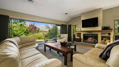 Fit for a King - Wanaka Holiday Home