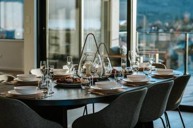 The Heights - Sleeps 8 - Lake Views - Outdoor Fire