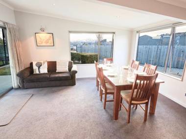 Juno Escape - Wanaka Holiday Home