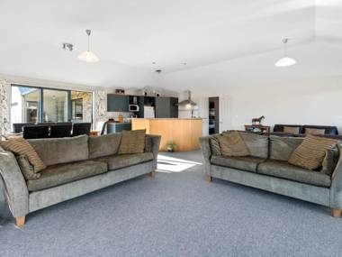 Mount Iron Magic - Wanaka Holiday Home