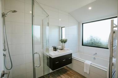 Minaret Ridge - Sleeps 8 - Mountain Views