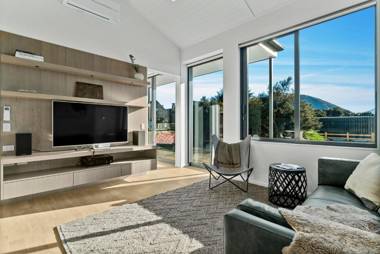Bull Ridge Escape - Wanaka Holiday Home