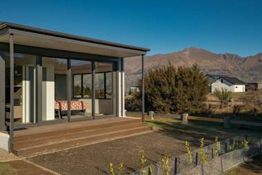 Bull Ridge Escape - Wanaka Holiday Home