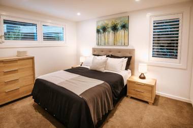Spinnaker Tahi - Sleeps 6 - Central Location - Lake Views