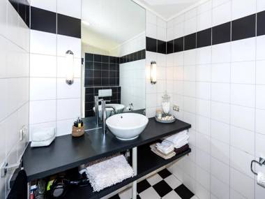 Pool and Spa Escape - Pauanui Holiday Home