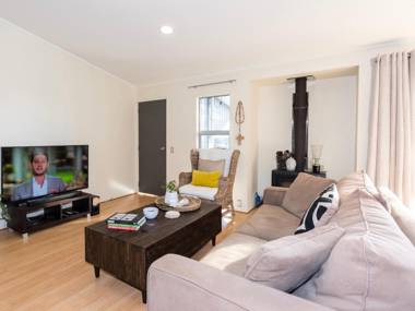 Pool and Spa Escape - Pauanui Holiday Home