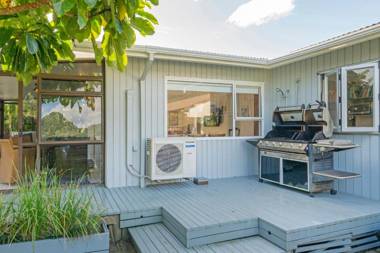 Patton's Place - Pauanui Holiday Home