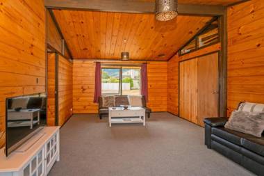 Golden Holidaze - Pauanui Holiday Home