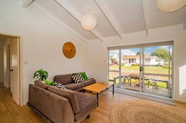 Retreat by the Beach - Pauanui Holiday Home