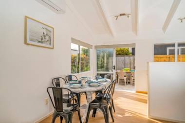 Retreat by the Beach - Pauanui Holiday Home