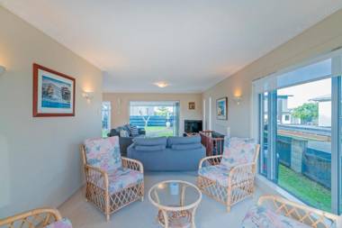 Sunshine Retreat - Pauanui Holiday Home