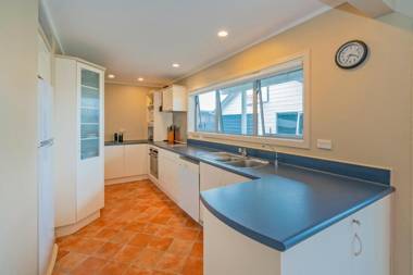 Sunshine Retreat - Pauanui Holiday Home