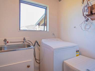 Sea Breeze Sanctuary - Pauanui Holiday Home