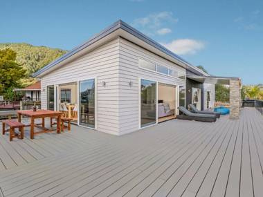 The Sun Seeker's Retreat - Pauanui Holiday Home