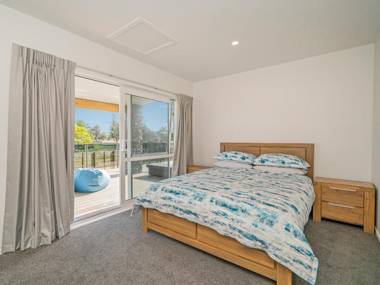 The Sun Seeker's Retreat - Pauanui Holiday Home