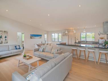 Upsides and Good Vibes - Pauanui Holiday Home