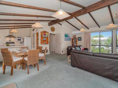 Hear The Waves - Pauanui Holiday Home