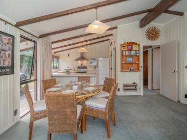 Hear The Waves - Pauanui Holiday Home