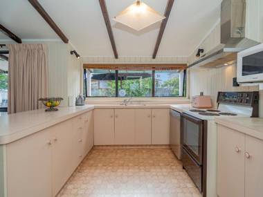 Hear The Waves - Pauanui Holiday Home