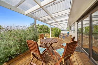 Lagoon Haven - Waikanae Holiday Home