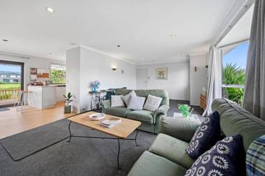 Lagoon Haven - Waikanae Holiday Home