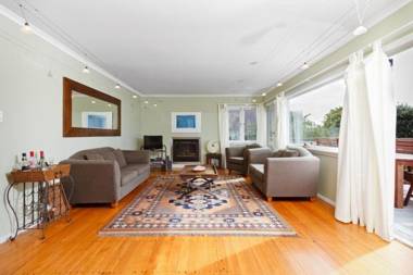 Turn of the Tides - Paraparaumu Beach Holiday Home