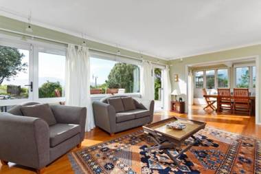 Turn of the Tides - Paraparaumu Beach Holiday Home