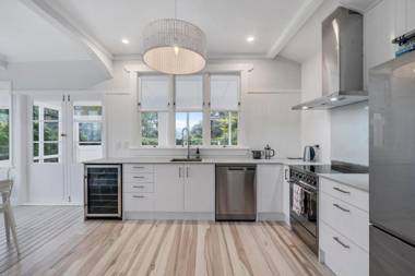 Nga Karoro - Raumati Beach Holiday Home