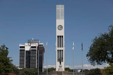 Quality Suites Central Square