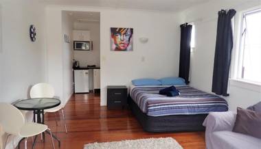 Centabay Lodge and Backpackers