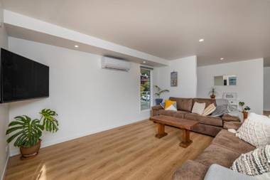 Waterfront Beach House - Paihia Holiday Home