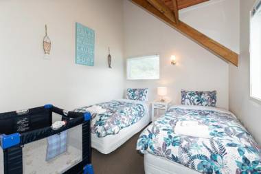 Wairangi Beach Cottage - Paihia Beach House