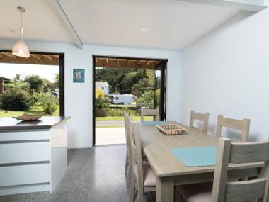 Paihia Centre Peace - Central Paihia Holiday Home