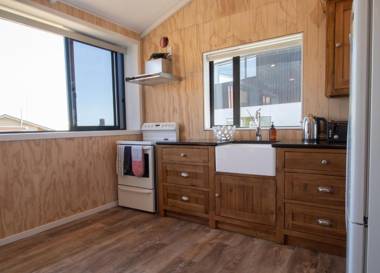 THE BOAT HOUSE ON DIXON