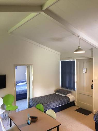 Jack & Di's Lakefront Motel