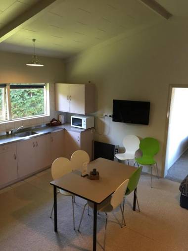 Jack & Di's Lakefront Motel