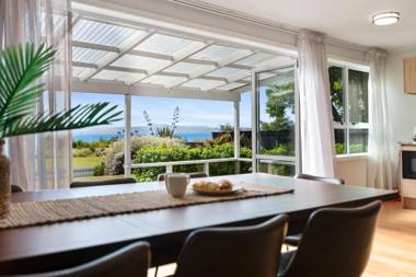 Absolutely Shore - Ngongotaha Holiday Home