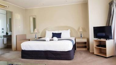 Brougham Heights Motel