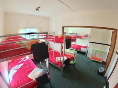 Ducks & Drakes Boutique Motel & Backpackers