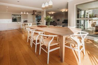 MAGIC ON MOLESWORTH - WOW FACTOR - PRIME LOCATION