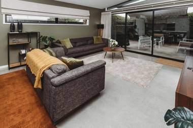 PERFECT ON POWDERHAM - PRIME INNER CITY LOCATION