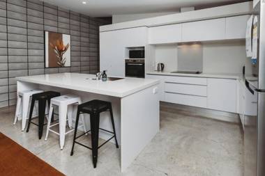 PERFECT ON POWDERHAM - PRIME INNER CITY LOCATION