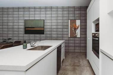 PERFECT ON POWDERHAM - PRIME INNER CITY LOCATION